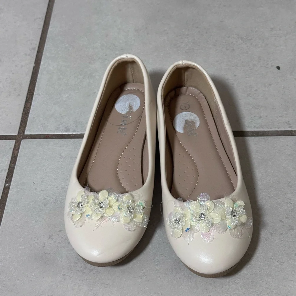 Link Girls Kids Flat Slip on Beige Dress Floral shoes size 1.‎